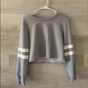 Cropped long sleeve grey shirt